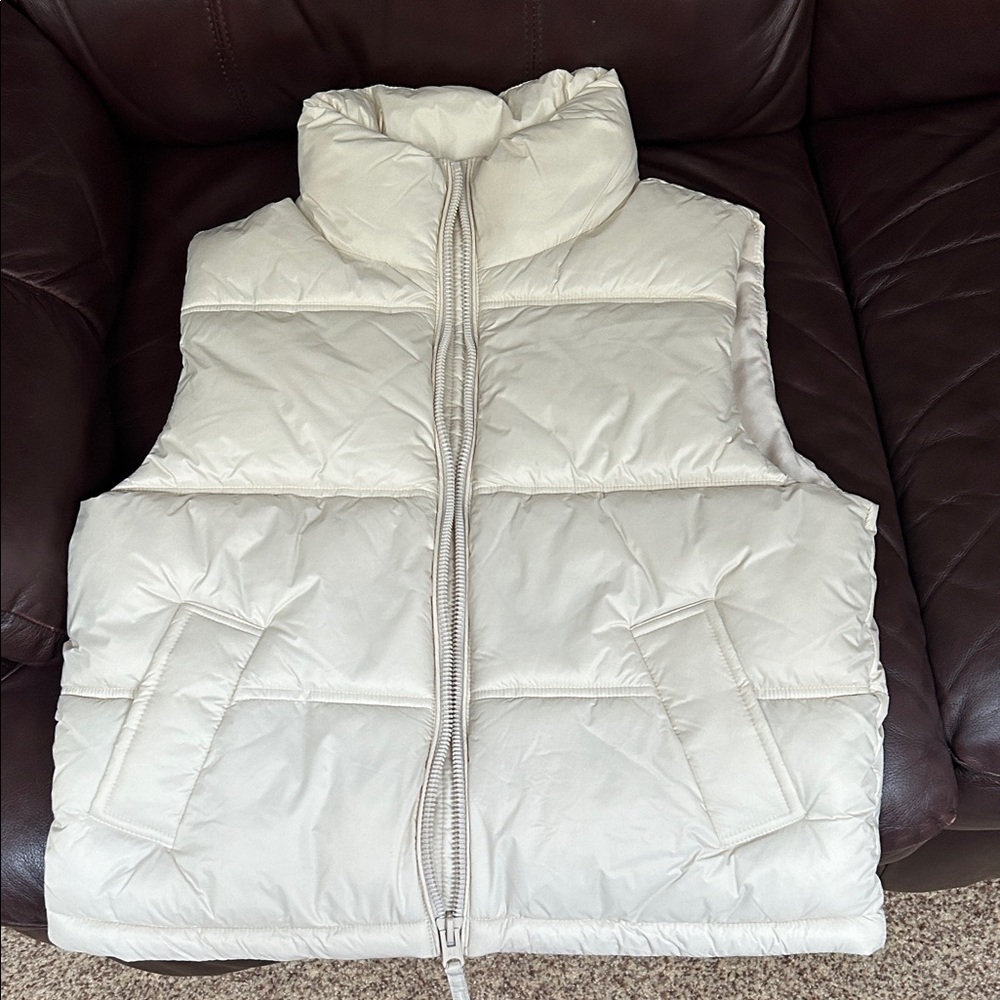 American Eagle Outfitters Cream Puffer Vest